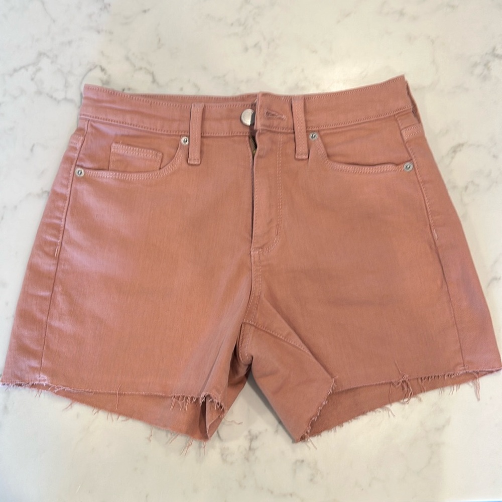 Size 2/26 salmon pink denim cut off shorts